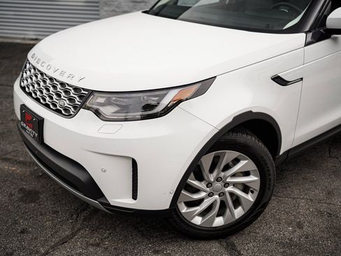 Used 2023 Land Rover Discovery S image 2