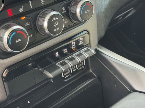 Used 2019 RAM 1500 Big Horn AWD/4WD image 27