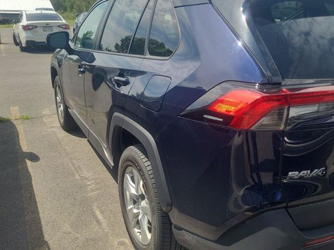 Used 2020 Toyota RAV4 XLE w/ Convenience Package AWD/4WD image 4