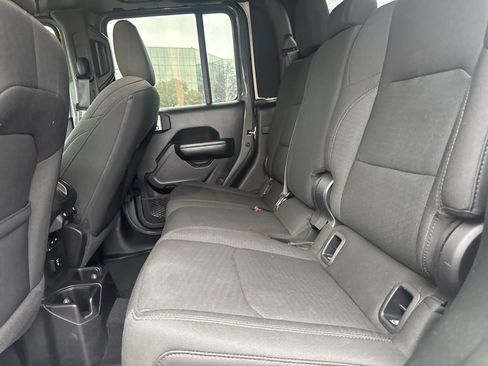 Used 2021 Jeep Gladiator Sport image 18