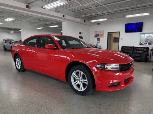 Used 2022 Dodge Charger SXT RWD image 3