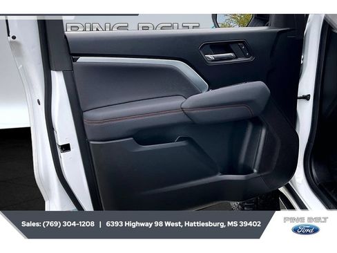 Used 2024 Chevrolet Colorado Z71 w/ Z71 Convenience Package 2 AWD/4WD image 18