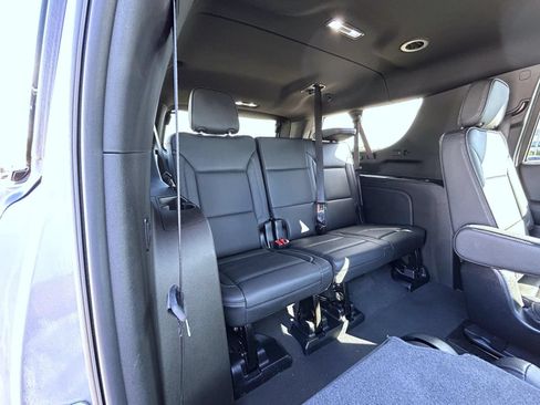Used 2025 GMC Yukon XL Denali AWD/4WD image 19