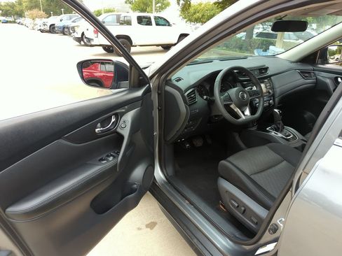 Used 2017 Nissan Rogue SV AWD/4WD image 7