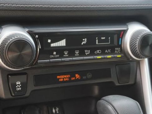 Used 2019 Toyota RAV4 LE FWD image 25