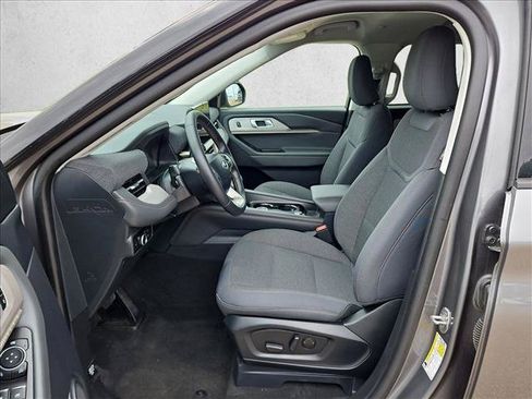 Used 2025 Ford Explorer Active AWD/4WD image 16