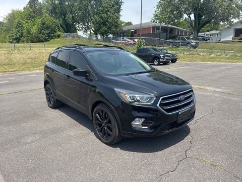Used 2018 Ford Escape SE w/ SE Sport Appearance Package AWD/4WD image 2