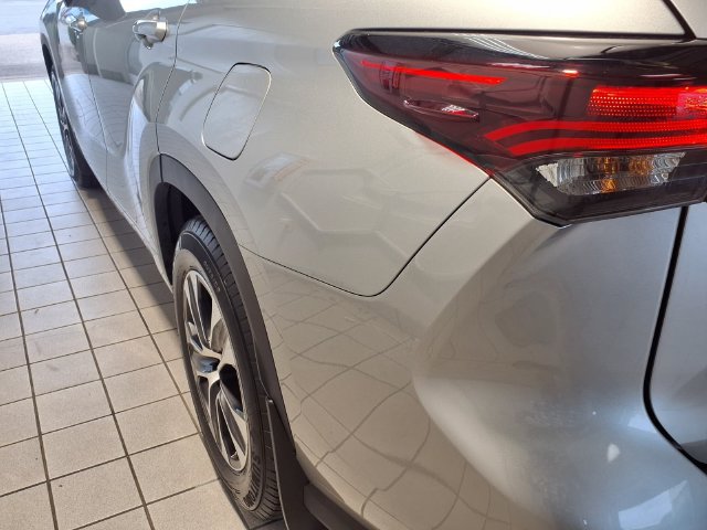 Used 2024 Toyota Highlander XLE FWD image 21