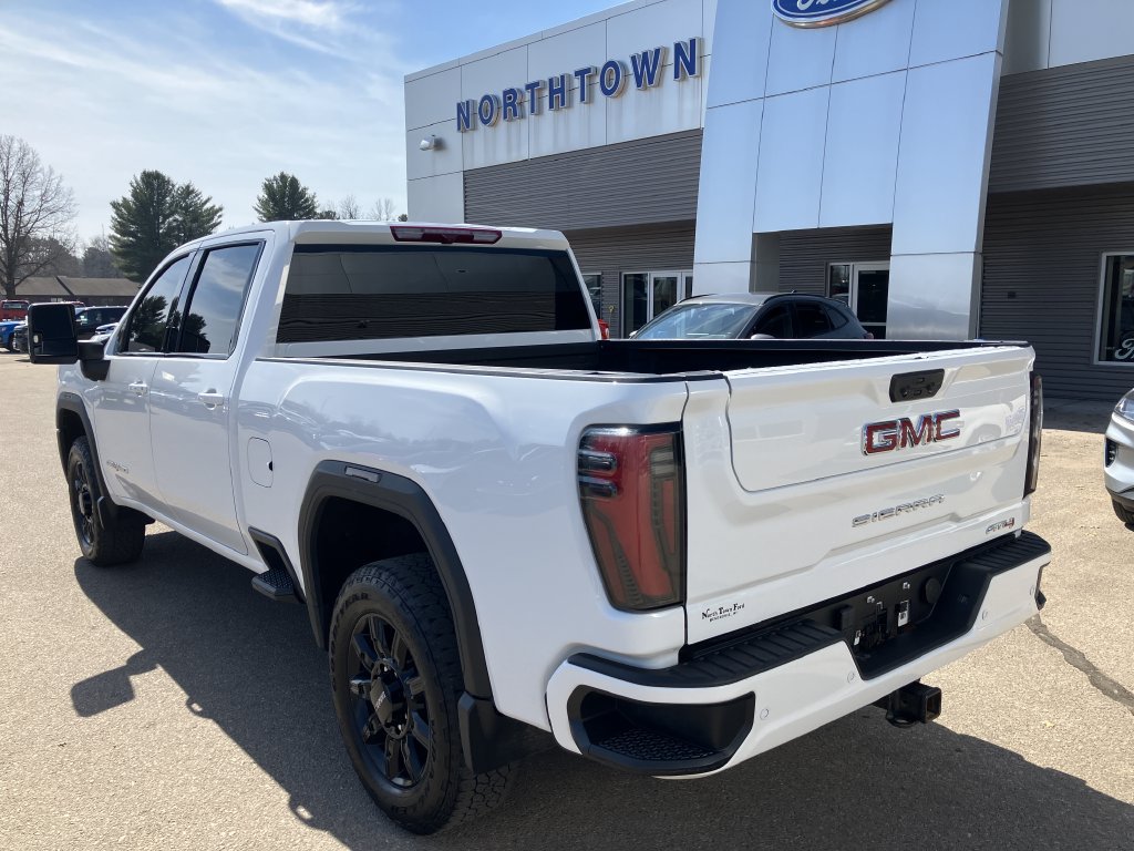 Used 2024 GMC Sierra 2500 AT4 AWD/4WD image 9