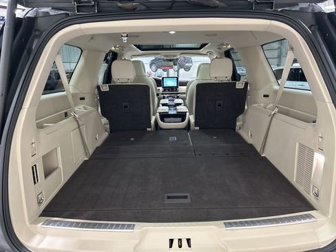 Used 2021 Lincoln Navigator L Reserve w/ Luxury Package image 35
