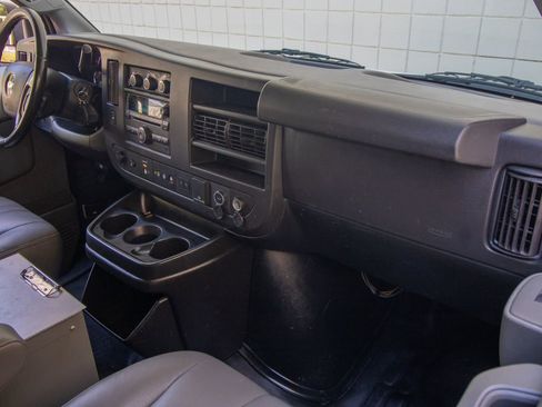 Used 2019 Chevrolet Express 3500 Extended w/ Driver Convenience Package RWD image 17