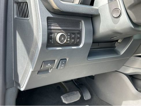 New 2025 Ford F250 Platinum image 35