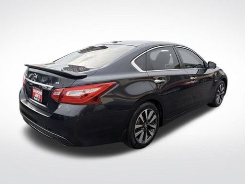 Used 2016 Nissan Altima 2.5 SL w/ 2.5 Technology Package FWD image 3