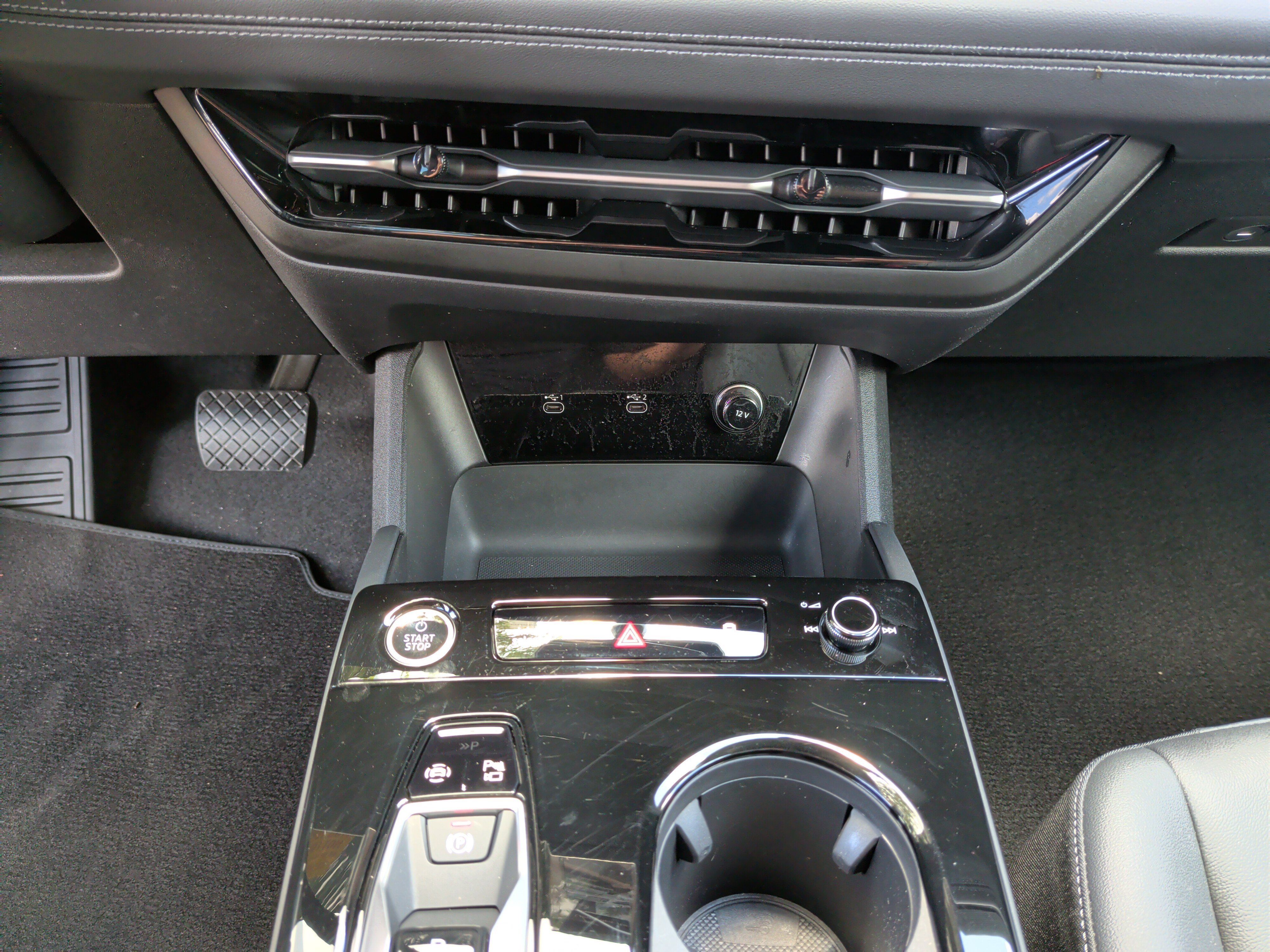 Certified 2025 Audi Q6 e-tron Premium w/ Convenience Package RWD image 29