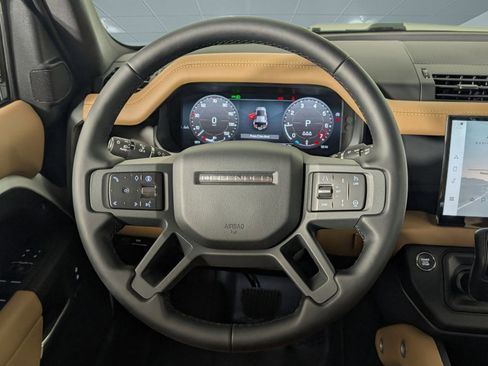 Used 2025 Land Rover Defender 110 S image 16