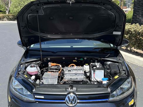 Used 2019 Volkswagen e-Golf SE w/ Driver Assistance Package FWD image 22