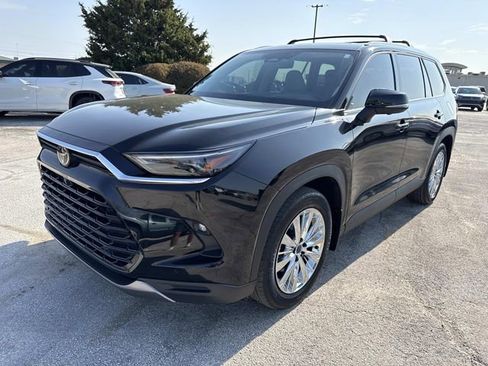 Used 2024 Toyota Grand Highlander Platinum image 3