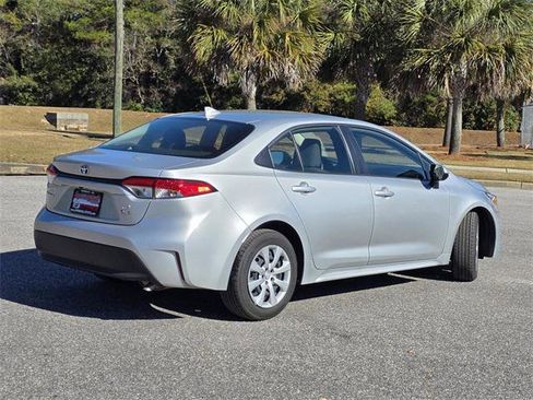 Certified 2025 Toyota Corolla LE image 5