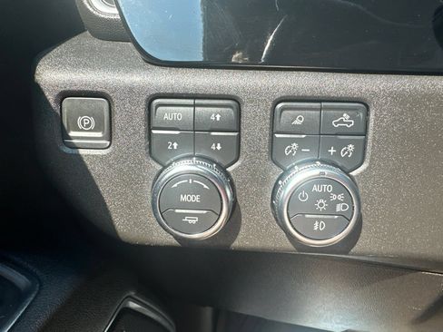 Used 2024 GMC Sierra 2500 SLT w/ SLT Convenience Package AWD/4WD image 10
