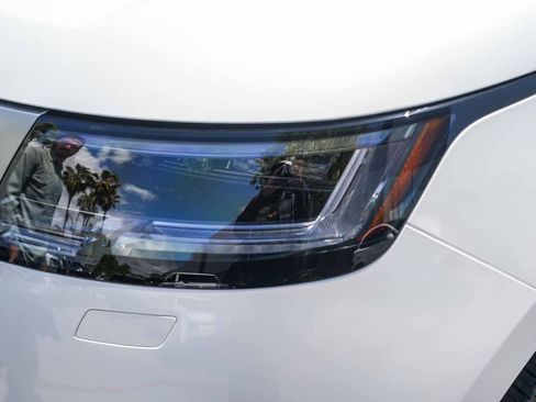 New 2026 Land Rover Range Rover Long Wheelbase SE AWD/4WD image 26