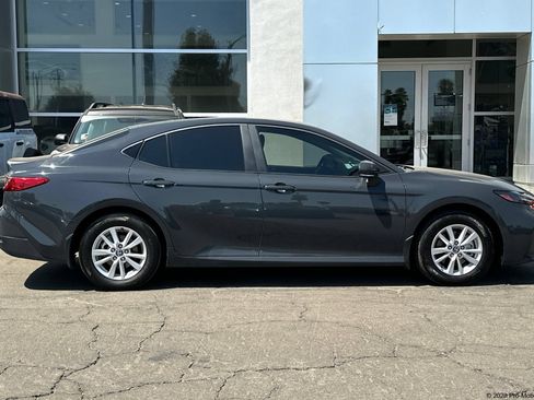 Used 2025 Toyota Camry LE AWD/4WD image 3
