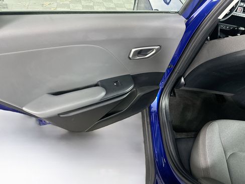 Used 2025 Kia K4 LXS image 25