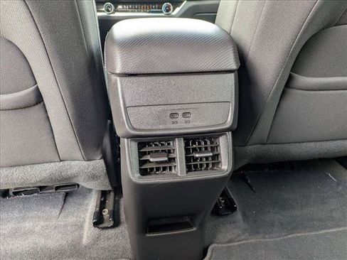 Used 2025 Chevrolet Equinox LT w/ Safety and Technology Package FWD image 16