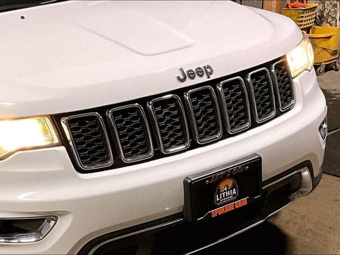 Used 2020 Jeep Grand Cherokee Limited w/ Luxury Group II image 33