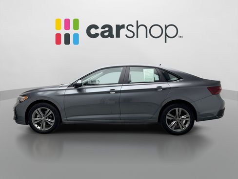 Used 2023 Volkswagen Jetta SE w/ Panoramic Sunroof Package FWD image 2