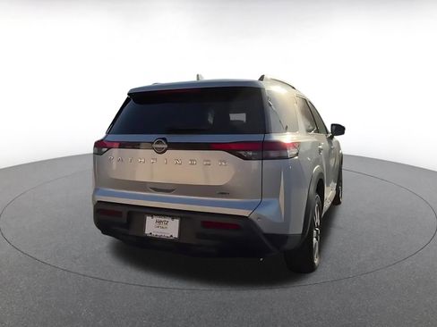 Used 2025 Nissan Pathfinder SV image 15