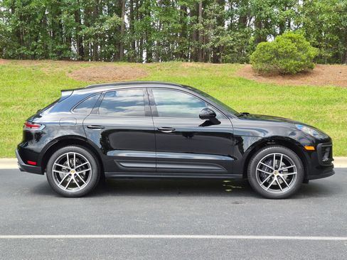 Certified 2026 Porsche Macan AWD/4WD image 31