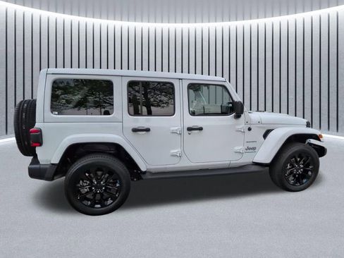 Used 2023 Jeep Wrangler Unlimited Sahara w/ Cold Weather Group AWD/4WD image 4