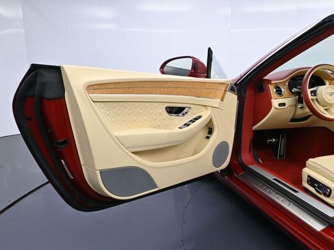 Used 2021 Bentley Continental GT image 14