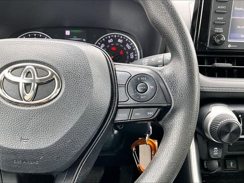 Used 2022 Toyota RAV4 LE image 24