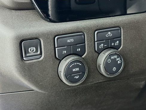 Used 2025 Chevrolet Silverado 1500 LT AWD/4WD image 10