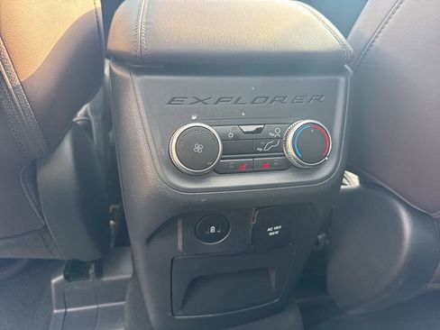 Certified 2025 Ford Explorer Platinum w/ LUX Leather Package image 26