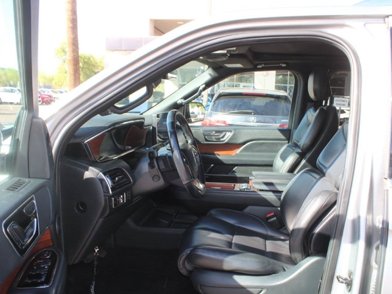 Used 2024 Lincoln Navigator L 4WD image 12
