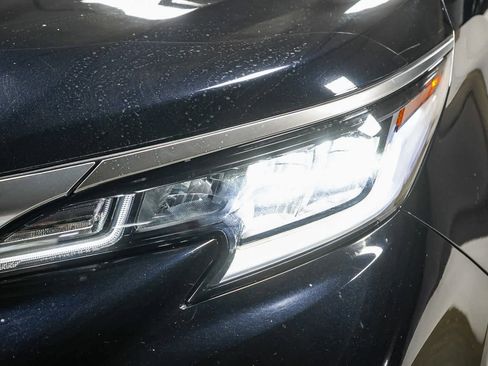 Used 2024 Toyota Sienna XSE w/ XSE Plus Package image 5