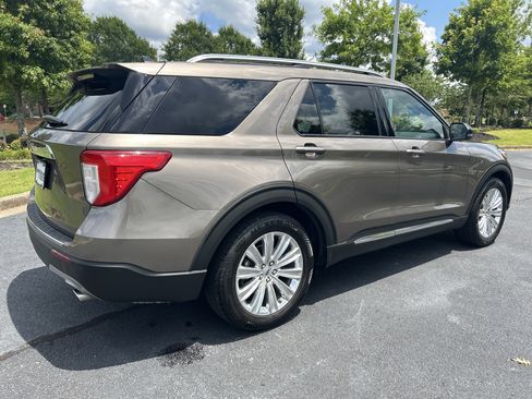 Used 2021 Ford Explorer Limited w/ Equipment Group 301A RWD image 9