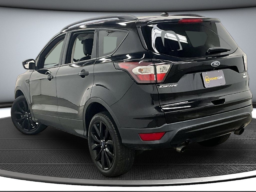 Used 2018 Ford Escape SE w/ SE Sport Appearance Package AWD/4WD image 4