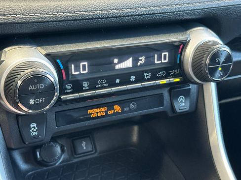 Used 2021 Toyota RAV4 XLE Premium image 20