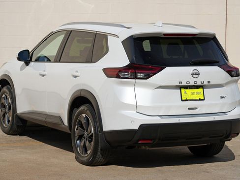 Used 2024 Nissan Rogue SV w/ SV Premium Package FWD image 45