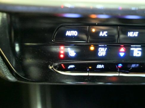 Used 2022 Chevrolet Bolt EUV LT w/ Comfort Package image 30