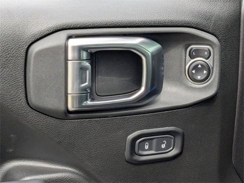 New 2025 Jeep Gladiator Sport image 11