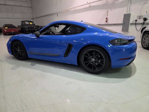 Used 2023 Porsche 718 Cayman w/ Premium Package RWD image 40