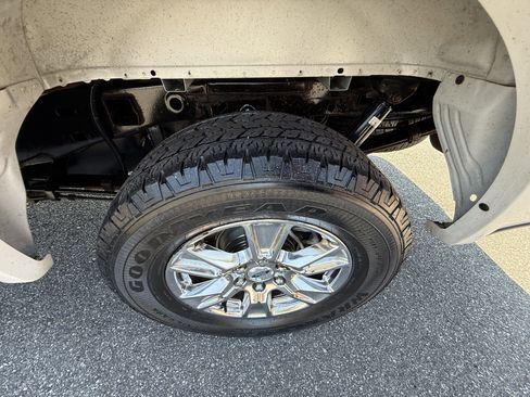 Used 2015 Ford F150 Lariat image 41