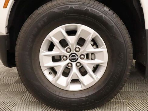 Used 2024 Nissan Frontier SV image 20