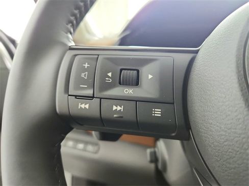 Used 2025 Nissan Pathfinder Platinum w/ Black Appearance Package image 26