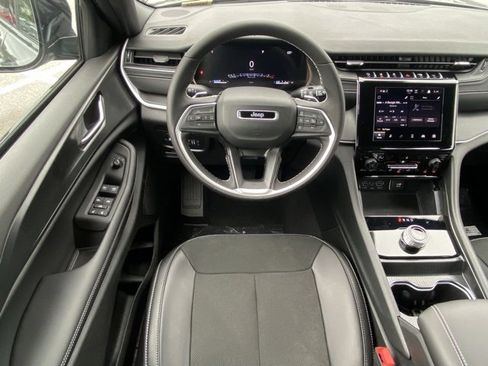 New 2025 Jeep Grand Cherokee L Altitude image 38