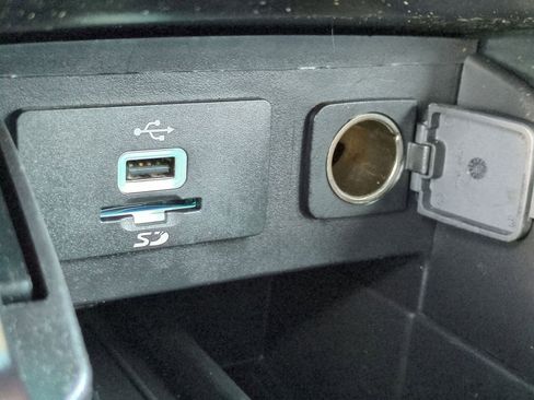 Used 2016 Ford Explorer XLT w/ Equipment Group 202A image 33